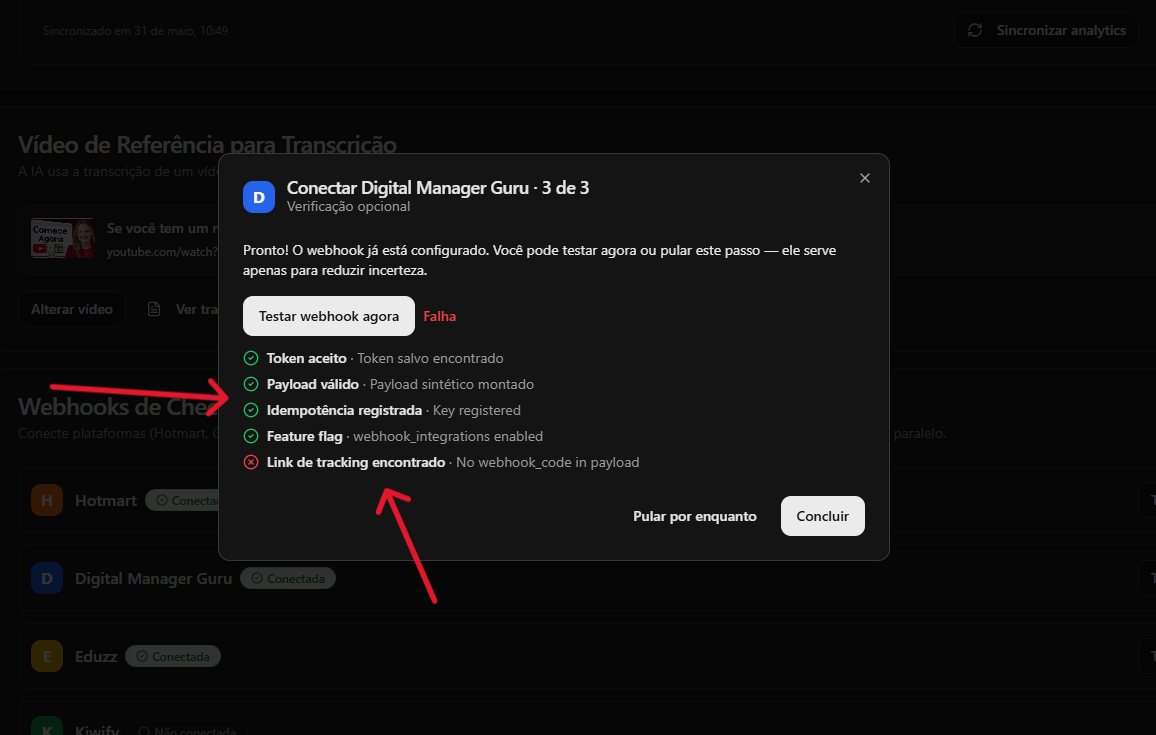 Resultado do teste do webhook no YouPro Track com quatro verificações verdes e uma falha no link de tracking.