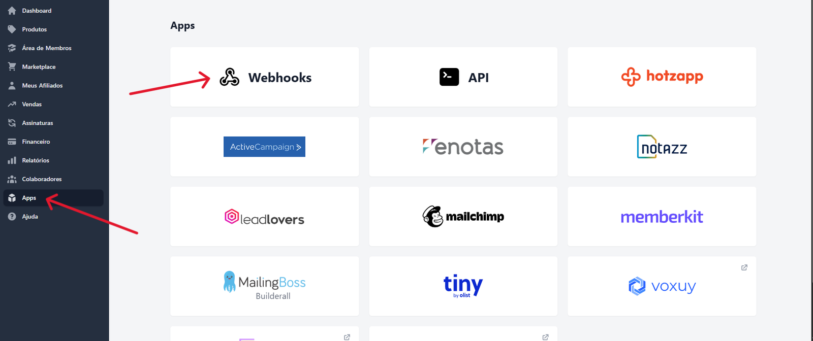 Tela inicial da Kiwify com menu Apps e opção Webhooks destacados.